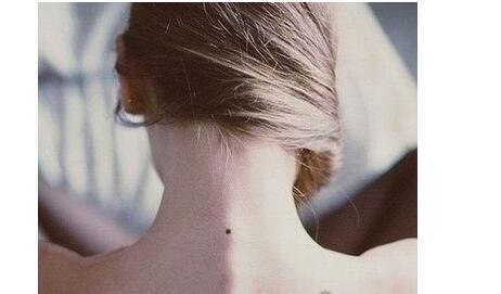 脖子后面有痣代表什么？ 详解男人和女人脖子后面痣的意思