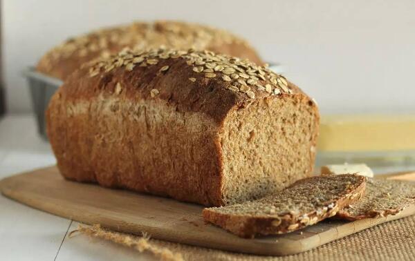 减肥为什么吃全麦面包 增加饱腹感控制饮食的摄入量