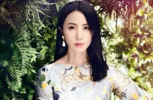 黄磊老婆温柔贤惠又漂亮 生了三个孩子的她是个幸福的女人
