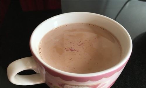 普洱茶可以做奶茶吗？可以 与牛奶混合口感香醇