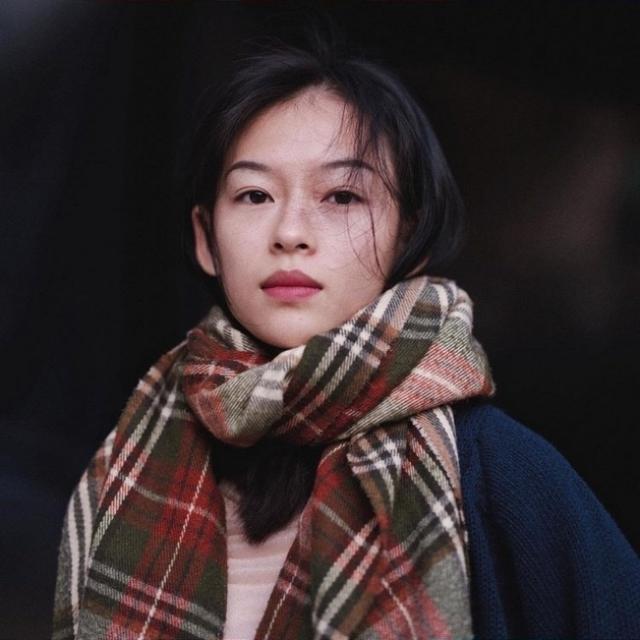 越南模特撞脸章子怡，气质清冷倔强，网友：本人都生不出这么像的