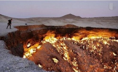 揭秘乌兹别克斯坦地狱之门 地下洞穴燃烧43年可燃气体
