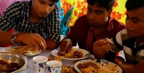 印度人为什么？用手抓饭吃 他们认为用手吃饭最接近自然