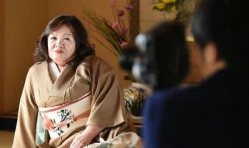 日本最老女优帝冢真织 71岁出道80岁隐退只和帅哥拍
