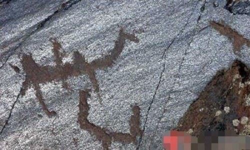 新疆奇特岩画之谜 万年前岩画惊现不明飞行物外星飞碟