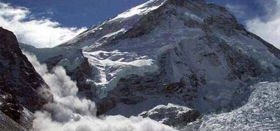 2015珠峰惨案回顾 尼泊尔8.1级地震引发雪崩(19人死亡61人受伤)