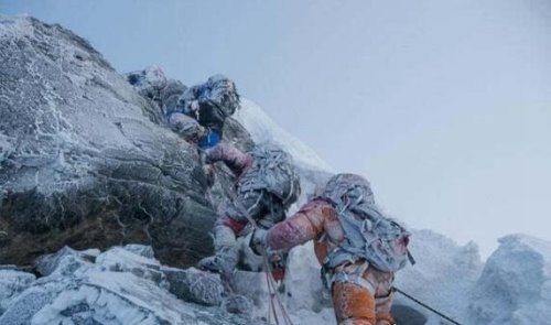珠穆朗玛峰上有多少死尸 有近300人死在那座美丽又危险的雪山上