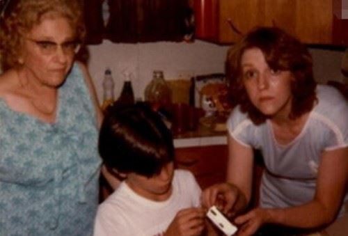 美国女子拍摄家庭照片后现曾祖母 去世20年/真实鬼魂照片