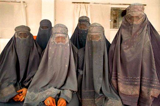 阿富汗塔利班为何要求女人必须戴头巾