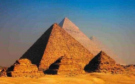 爬金字塔为什么？会死 200多人因爬金字塔而身亡(原因揭秘)