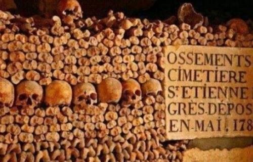 揭秘法国巴黎的地下墓室 埋葬700万人的骷髅墓视频/图