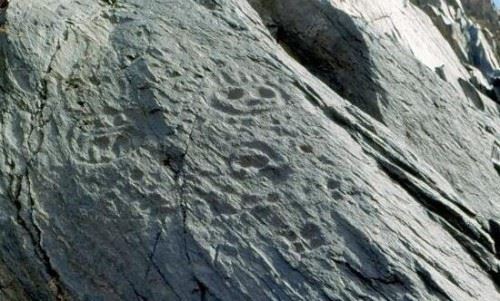 科学揭秘人面岩画之谜 诡异的人脸岩画是原始人的杰作