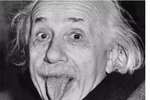 爱因斯坦吐舌头的照片由来 生日宴会累到吐舌会记者抓拍