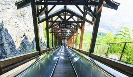 全球最长手扶电梯 湖北恩施的世界之最(688米)