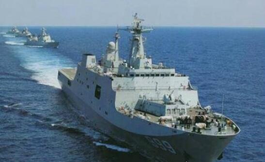 中国最大的军舰 堪比航母的井冈山号排水量高达19000吨