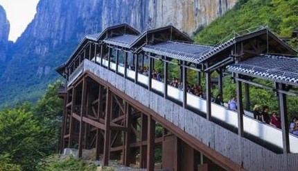 全球最长手扶电梯 湖北恩施的世界之最(688米)