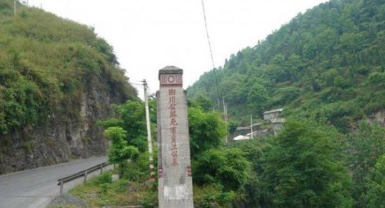 矮寨盘山公路被称为中国最美公路 长六公里 垂直高度440米