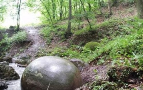 世界上最古老的人造石球 1500年前的神秘石球具有神奇的治疗效果