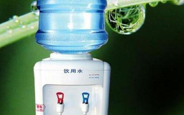 饮水机的水反复烧有危害吗？没有纯净水应15天喝完